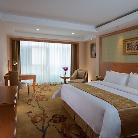 Vienna Hotel Shenzhen Shuanglong Subway Station Dış mekan fotoğraf