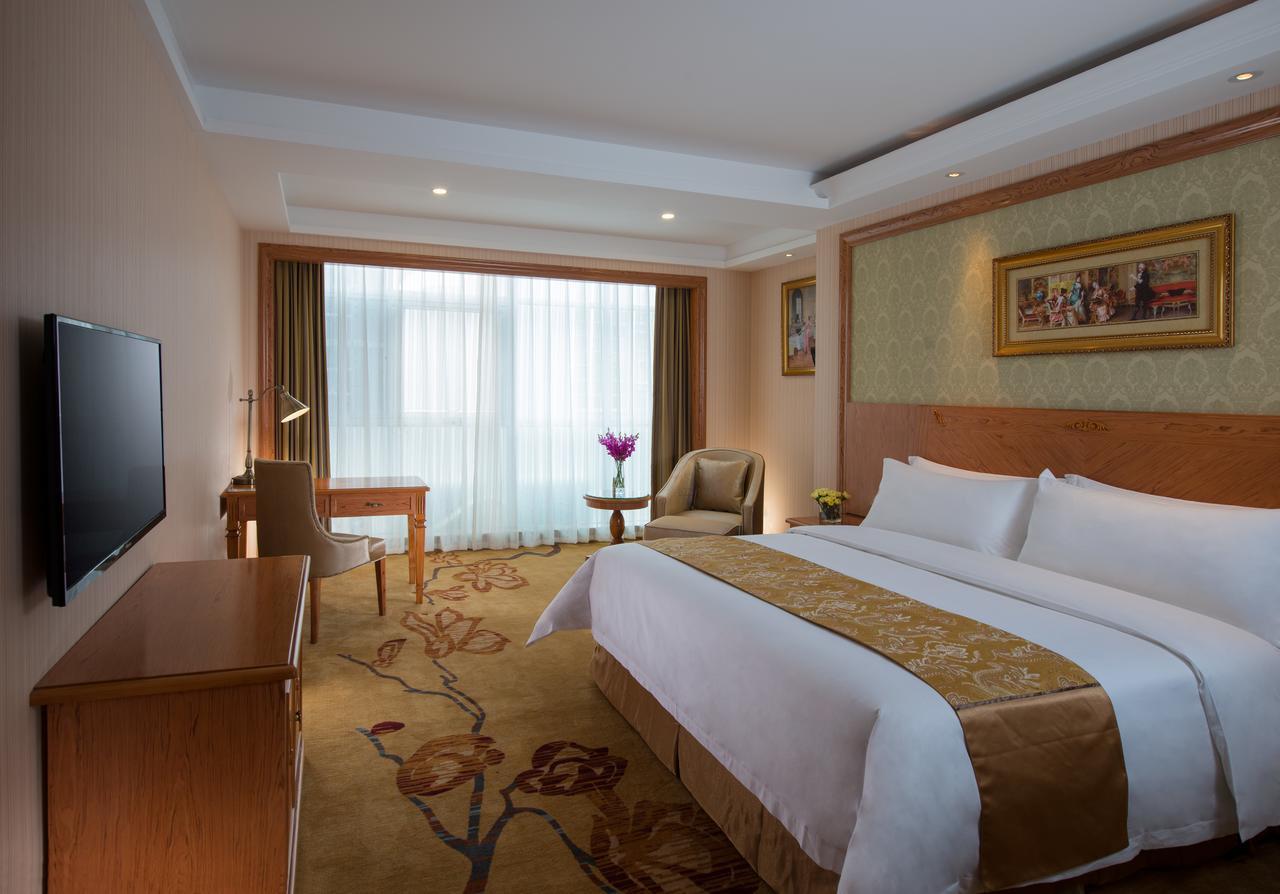 Vienna Hotel Shenzhen Shuanglong Subway Station Dış mekan fotoğraf