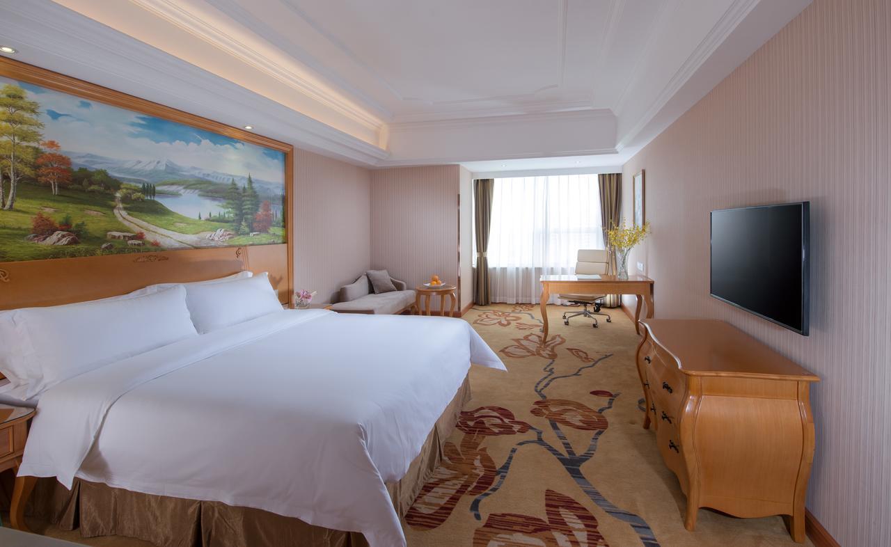 Vienna Hotel Shenzhen Shuanglong Subway Station Dış mekan fotoğraf